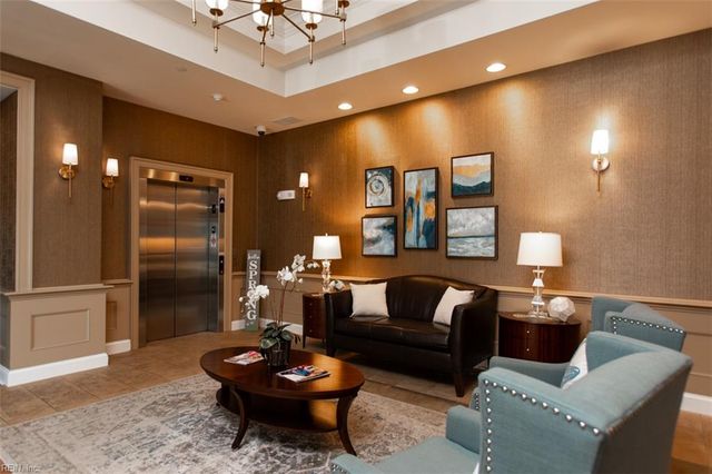 670 Town Center Dr Unit 320, Newport News, VA 23606