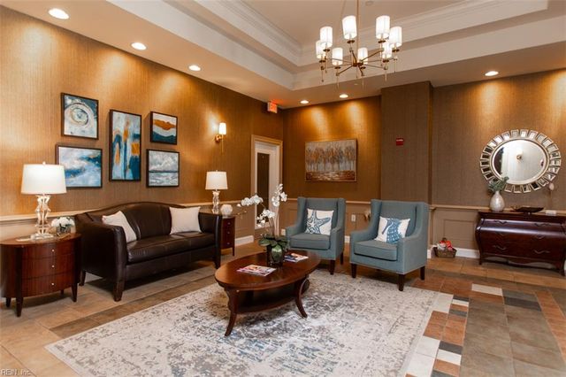 670 Town Center Dr Unit 320, Newport News, VA 23606