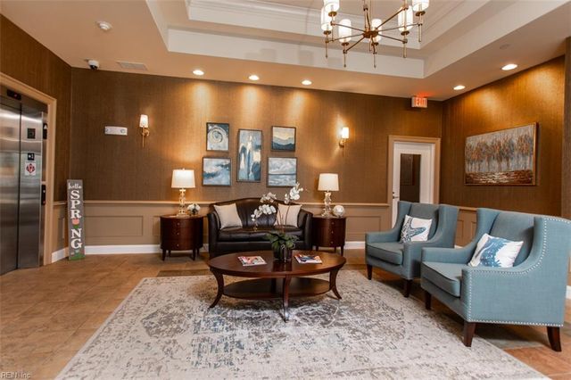 670 Town Center Dr Unit 320, Newport News, VA 23606