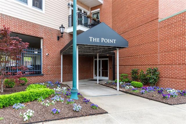 670 Town Center Dr Unit 320, Newport News, VA 23606