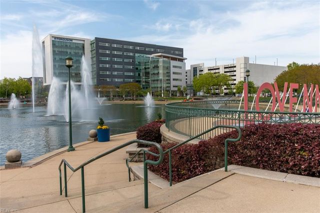 670 Town Center Dr Unit 320, Newport News, VA 23606