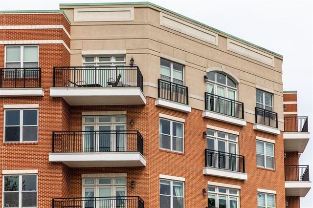 670 Town Center Dr Unit 320, Newport News, VA 23606