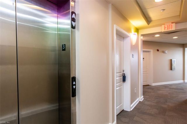 670 Town Center Dr Unit 320, Newport News, VA 23606