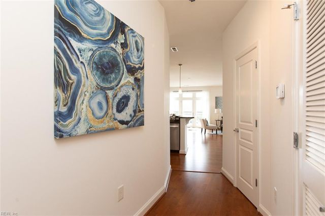 670 Town Center Dr Unit 320, Newport News, VA 23606