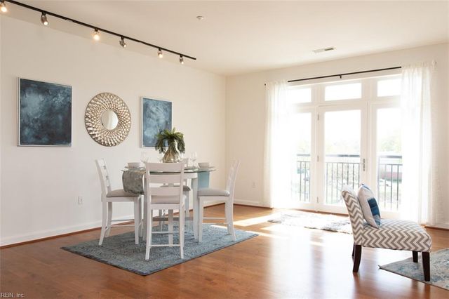 670 Town Center Dr Unit 320, Newport News, VA 23606