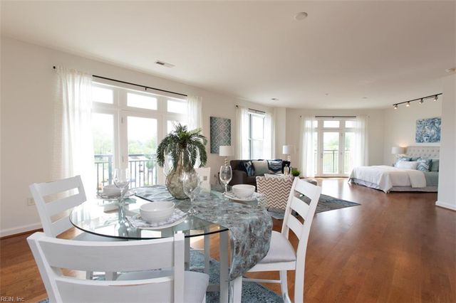 670 Town Center Dr Unit 320, Newport News, VA 23606