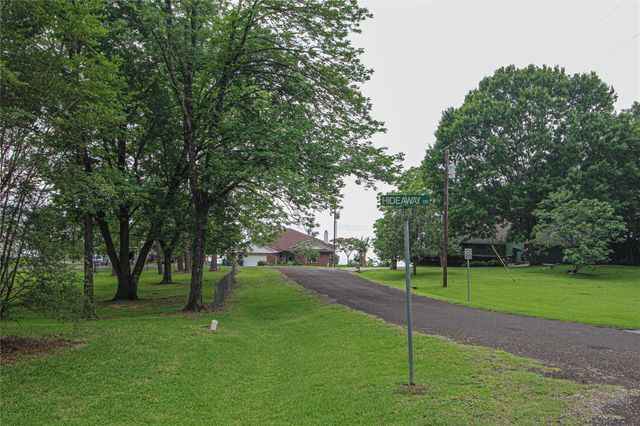 299 Hideaway Drive, Livingston, TX 77351