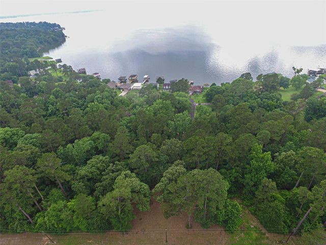 299 Hideaway Drive, Livingston, TX 77351
