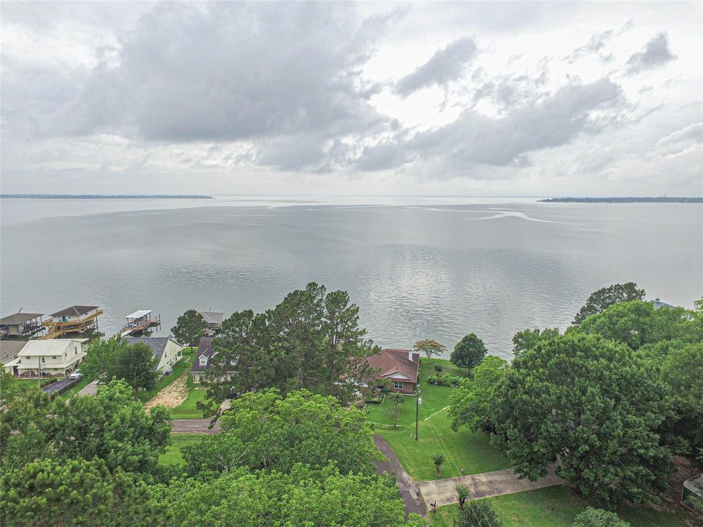 299 Hideaway Drive, Livingston, TX 77351