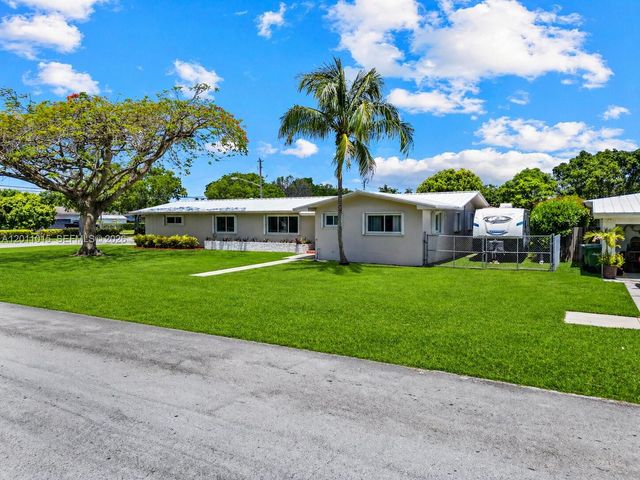 81 NW 18th St, Homestead, FL 33030