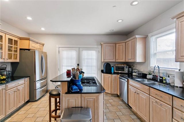 3527 Kenwood Avenue, Kansas City, MO 64109
