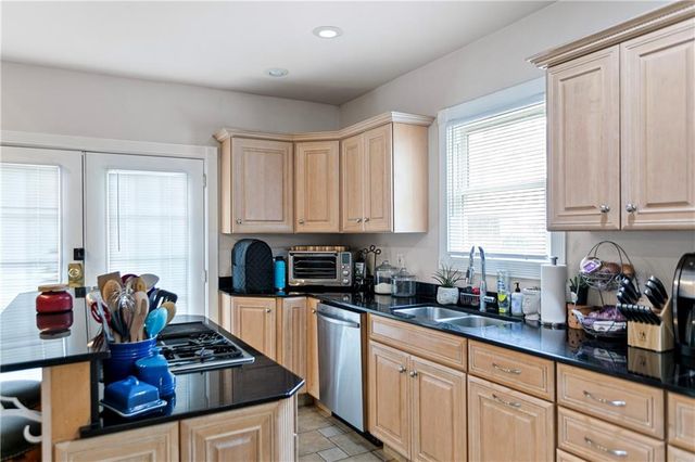 3527 Kenwood Avenue, Kansas City, MO 64109