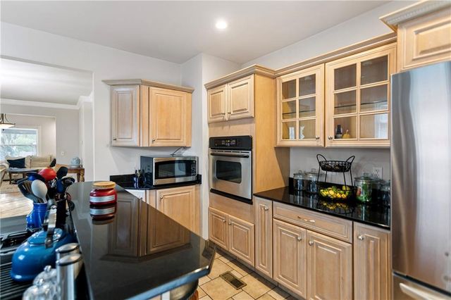 3527 Kenwood Avenue, Kansas City, MO 64109