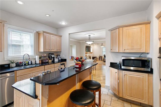 3527 Kenwood Avenue, Kansas City, MO 64109