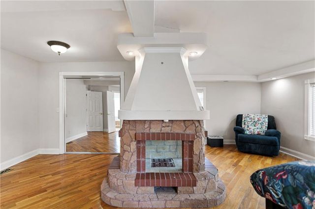 3527 Kenwood Avenue, Kansas City, MO 64109