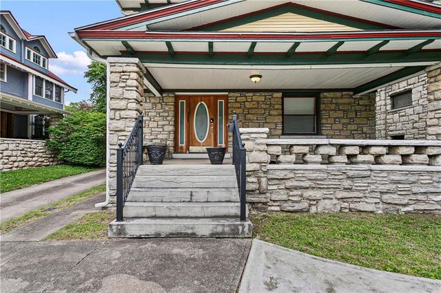 3527 Kenwood Avenue, Kansas City, MO 64109