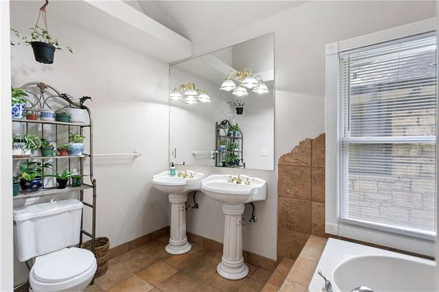 3527 Kenwood Avenue, Kansas City, MO 64109