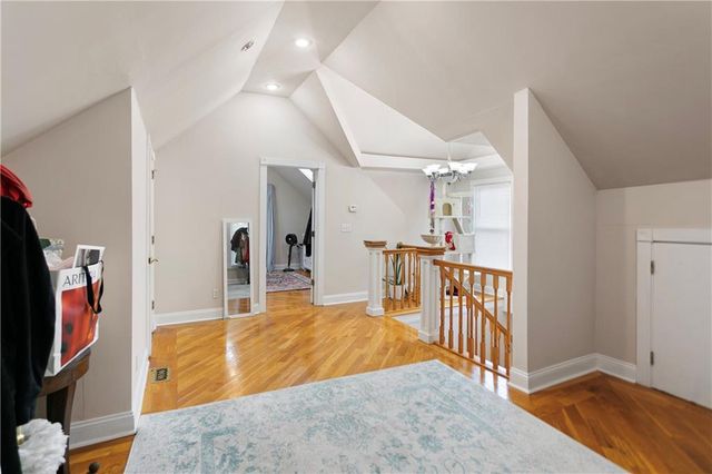 3527 Kenwood Avenue, Kansas City, MO 64109