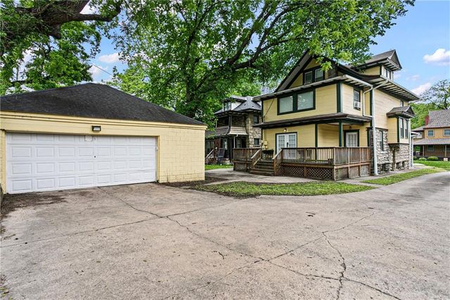 3527 Kenwood Avenue, Kansas City, MO 64109