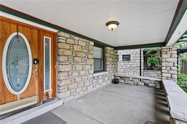 3527 Kenwood Avenue, Kansas City, MO 64109