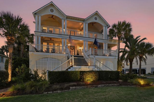601 Palmetto Boulevard, Edisto Island, SC 29438