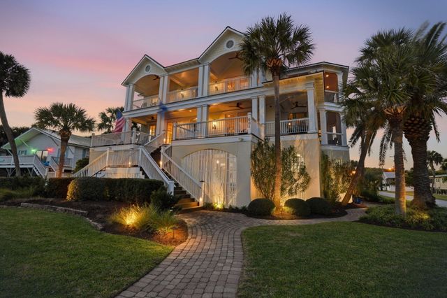 601 Palmetto Boulevard, Edisto Island, SC 29438