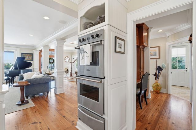 601 Palmetto Boulevard, Edisto Island, SC 29438