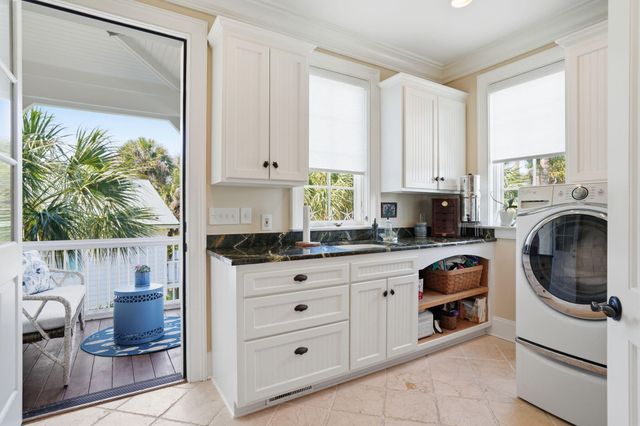 601 Palmetto Boulevard, Edisto Island, SC 29438