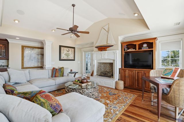 601 Palmetto Boulevard, Edisto Island, SC 29438