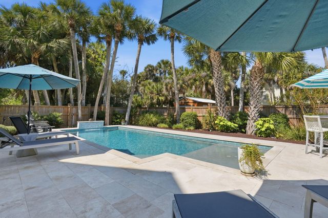601 Palmetto Boulevard, Edisto Island, SC 29438
