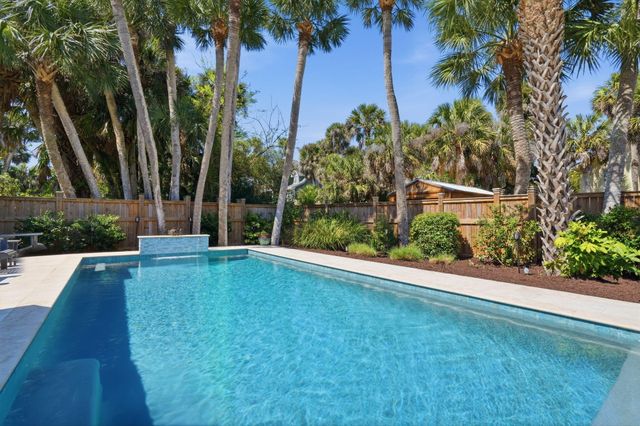 601 Palmetto Boulevard, Edisto Island, SC 29438