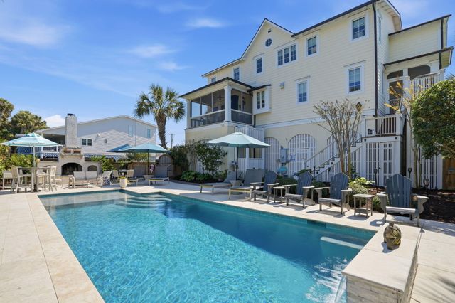 601 Palmetto Boulevard, Edisto Island, SC 29438