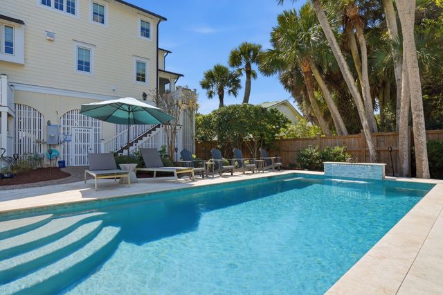 601 Palmetto Boulevard, Edisto Island, SC 29438