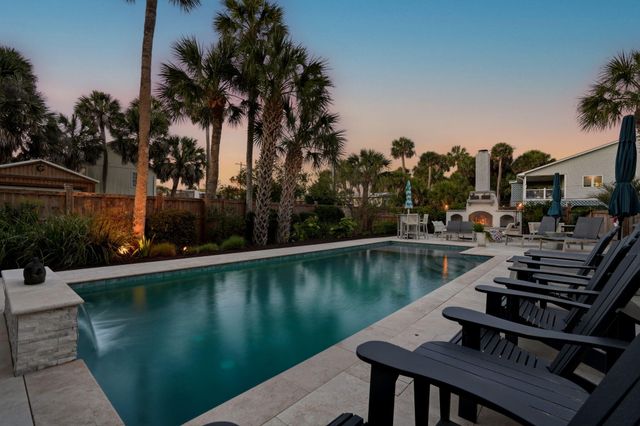 601 Palmetto Boulevard, Edisto Island, SC 29438
