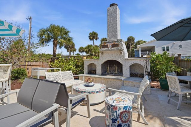 601 Palmetto Boulevard, Edisto Island, SC 29438