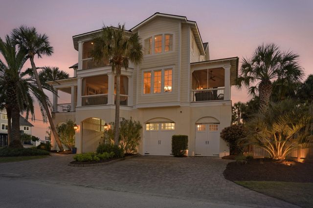 601 Palmetto Boulevard, Edisto Island, SC 29438