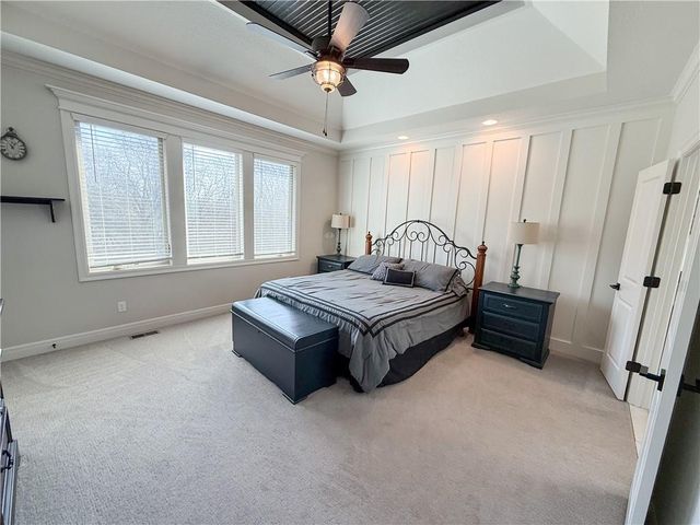 814 Creekmoor Drive, Raymore, MO 64083