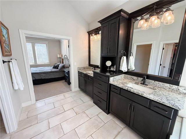 814 Creekmoor Drive, Raymore, MO 64083