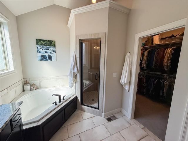 814 Creekmoor Drive, Raymore, MO 64083