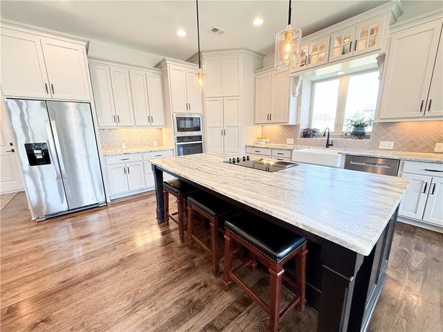 814 Creekmoor Drive, Raymore, MO 64083