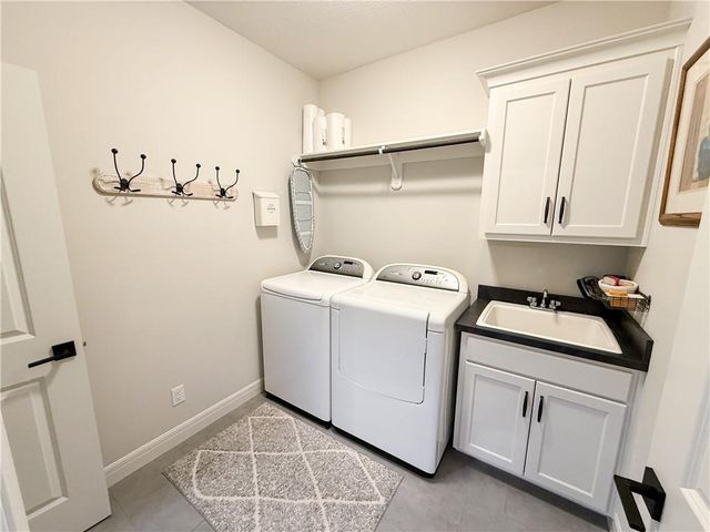 814 Creekmoor Drive, Raymore, MO 64083