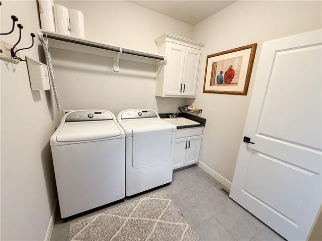 814 Creekmoor Drive, Raymore, MO 64083