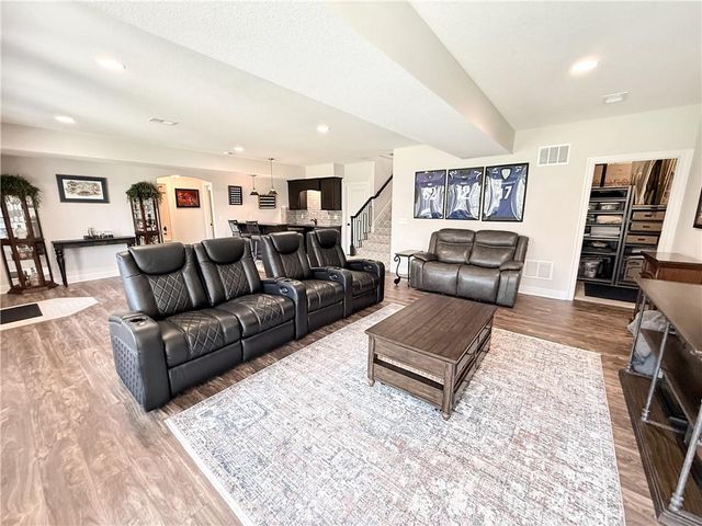 814 Creekmoor Drive, Raymore, MO 64083