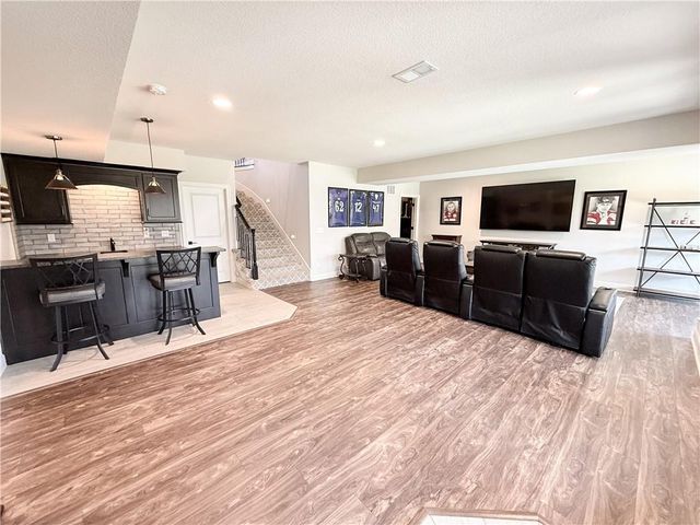 814 Creekmoor Drive, Raymore, MO 64083