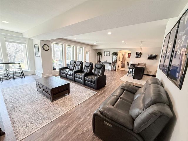 814 Creekmoor Drive, Raymore, MO 64083