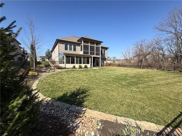 814 Creekmoor Drive, Raymore, MO 64083