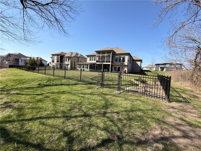 814 Creekmoor Drive, Raymore, MO 64083