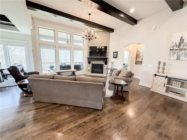 814 Creekmoor Drive, Raymore, MO 64083