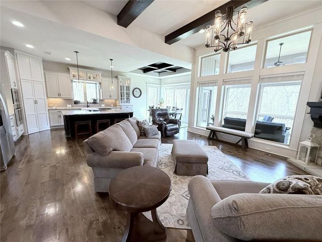 814 Creekmoor Drive, Raymore, MO 64083