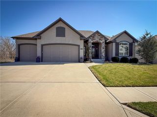 814 Creekmoor Drive, Raymore, MO 64083